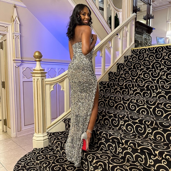 Silver sequin prom dress size 4 - Picture 2 of 2